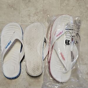 Fashion NWT White/Red & slightly used White/Blue Flip Flops Tote 7